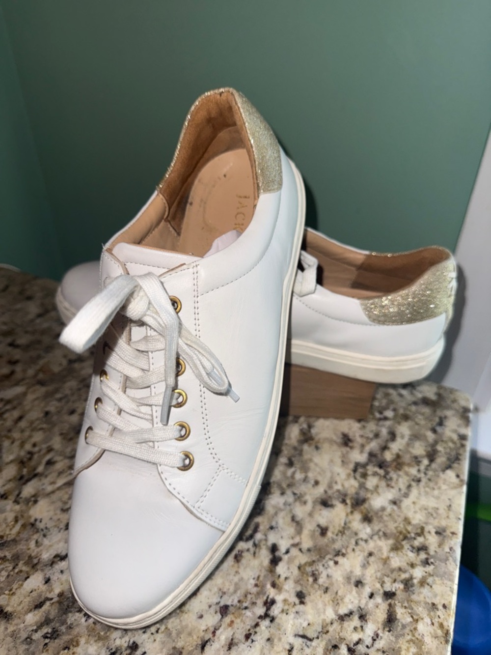 Jack Rogers Sz 9 White Leather Sneakers with Gold Heel Detail